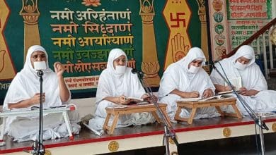 पर्युषण पर्व 2025 में साधना और नवकार जाप का दृश्य