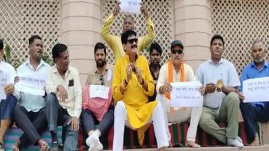 जयपुर निगम मुख्यालय में बीजेपी पार्षदों का धरना