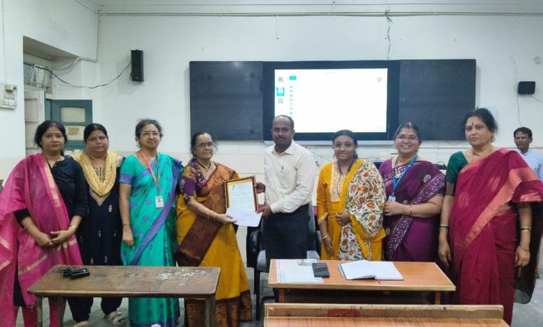 हिन्दी महाविद्यालय और एमसी गुप्ता कॉलेज ऑफ बिजनेस मैनेजमेंट के संयुक्त तत्वावधान में आयोजित संकाय संवर्धन कार्यक्रम का दृश्य।