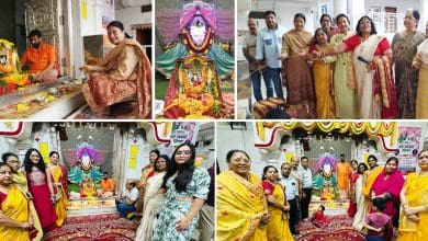 श्री राणी सती दादी मंदिर, महिंद्रा हिल्स में आयोजित झूलन उत्सव में उपस्थित मीनाक्षी अग्रवाल, रितेश अग्रवाल, महेश जालान, मोनिका जालान, अशोक आर डाणी, गौरी डाणी, रोहिणी डाणी, संदीप गोयनका।