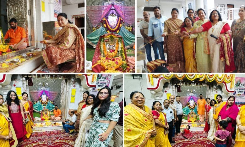 श्री राणी सती दादी मंदिर, महिंद्रा हिल्स में आयोजित झूलन उत्सव में उपस्थित मीनाक्षी अग्रवाल, रितेश अग्रवाल, महेश जालान, मोनिका जालान, अशोक आर डाणी, गौरी डाणी, रोहिणी डाणी, संदीप गोयनका।