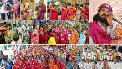 सीताराम बाग स्थित द्रौपदी गार्डन में श्री करणी भक्त भाग्यनगर (हैदराबाद) द्वारा आयोजित माँ करणी की मंगलमय कथा के चतुर्थ दिवस कथा श्रवण करवाते हुए कथावाचक डॉ. करणी प्रतापजी महाराज। साथ में सुन्दरकांड पाठ करते शत्रुघ्न दाहिमा एवं भजन प्रस्तुत करते किन्नू बन्नाजी। अवसर पर उपस्थित संस्था के सदस्यगण व भक्तजन।