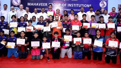 टेबल टेनिस विजेता आरुष रेड्डी और निखत भानू की तस्वीर