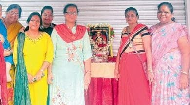 अग्रवाल समाज शाहअलीबंडा महिला शाखा की सावन की सैर के संबंध में आयोजित बैठक में उपस्थित संस्था की पदाधिकारी व सदस्याएँ।