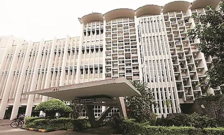 आईआईटी बॉम्बे के छात्र ने हॉस्टल की छत से कूदकर की आत्महत्या
