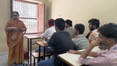 महबूब कॉलेज में आयोजित अणुव्रत प्रेक्षा तथा व्यक्तित्व विकास कार्यक्रम में उपस्थित अणुव्रत सेवी निर्मला बैद।