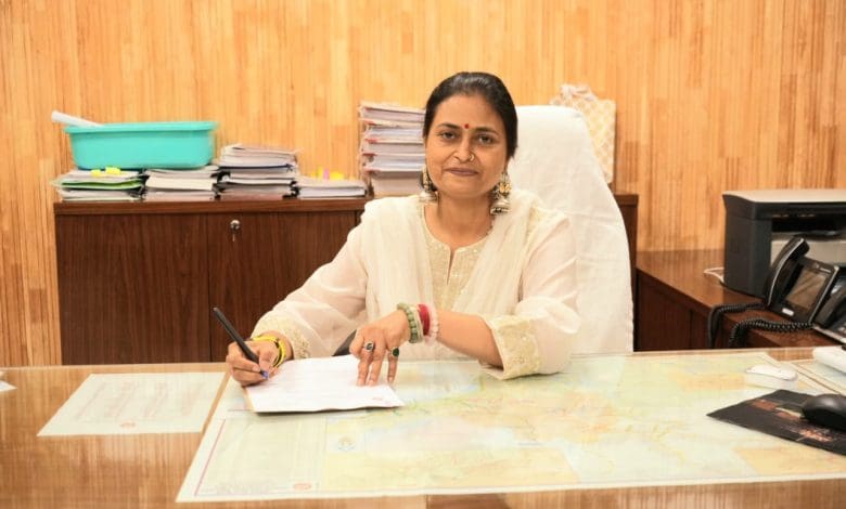 दमरे पीसीसीएम का पद्भार ग्रहण करतीं इति पांडे।