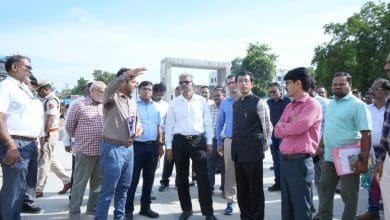 हैदराबाद डिवीजन के दौरे पर दक्षिण मध्य रेलवे के महाप्रबंधक संजय कुमार श्रीवास्तव। साथ में अन्य अधिकारी।