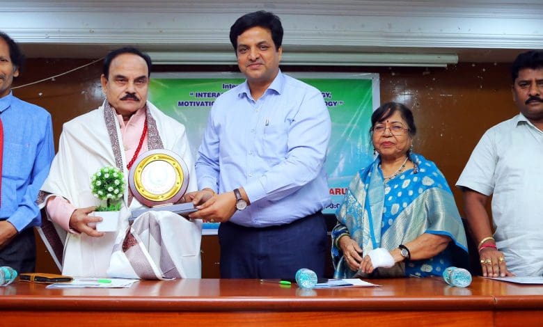 दिव्य अंक ज्योतिष शास्त्र संगोष्ठी में मुख्य वक्ता द्वारा जीवन में सफलता के उपाय बताए गए