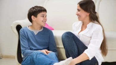 संवाद कौशल से सशक्त बनती गृहिणियाँ: आत्मविश्वास और जुड़ाव