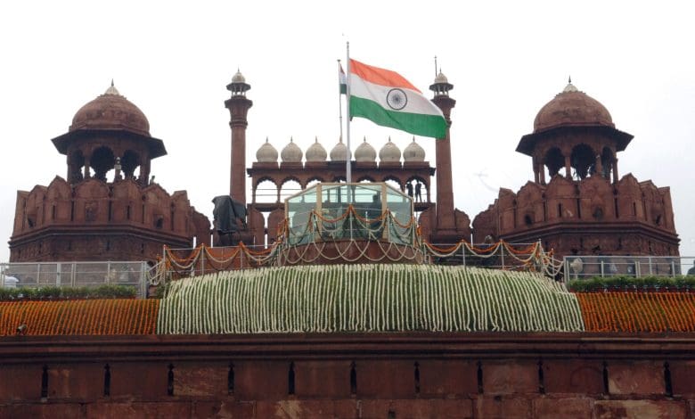 15 अगस्त स्वतंत्रता दिवस पर तिरंगा और आज़ादी का पर्व