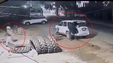 एसयूवी से एटीएम चुराने की असफल कोशिश का सीसीटीवी दृश्य