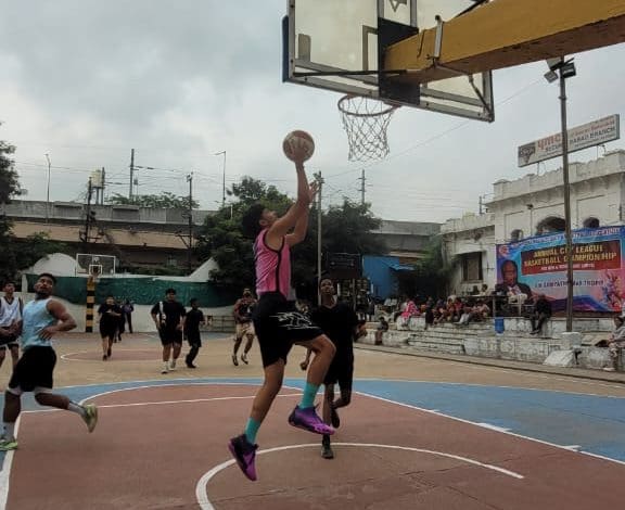 लिटल फ्लावर ओल्ड बॉयस का शानदार बास्केटबाल प्रदर्शन