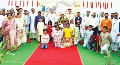 पंजाब नेशनल बैंक के हैदराबाद अंचल कार्यालय में आयोजित स्वतंत्रता दिवस समारोह में उपस्थित मुख्य महाप्रबंधक सुनील कुमार चुघ, महाप्रबंधक वन्दना पांडेय, सहायक महाप्रबंधक सी.वी. राव एवं अन्य।