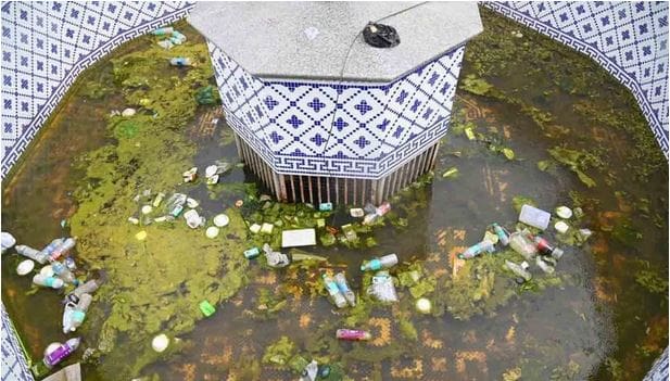 गुलजार हौज का कचरे से घिरा फव्वारा, नवीनीकरण के बाद बदहाल