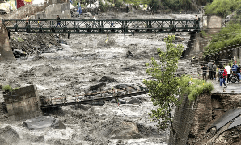 हिमाचल में बादल फटने और भूस्खलन से मचा हाहाकार