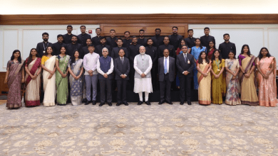 प्रधानमंत्री मोदी IFS 2024 बैच के अधिकारी प्रशिक्षुओं से बातचीत करते हुए