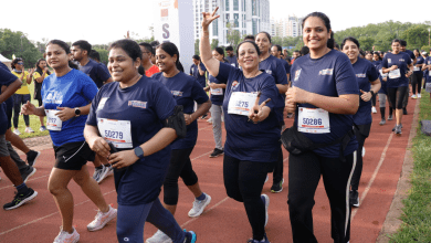 हैदराबाद मैराथन 2025 के लिए पूर्वाभ्यास दौड़ में भाग लेते धावक