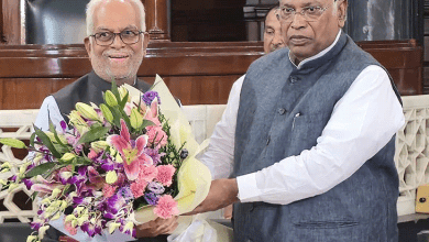 उपराष्ट्रपति पद के लिए नामांकन दाखिल करते विपक्षी उम्मीदवार रेड्डी