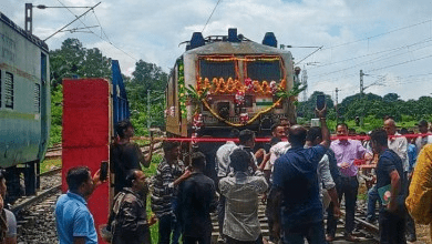 मिजोरम में किसानों के साथ रबर खेती विस्तार पर चर्चा करते मुख्यमंत्री लालदुहोमा