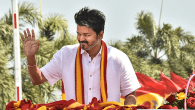 टीवीके अध्यक्ष विजय मदुरै सम्मेलन में भाषण देते हुए