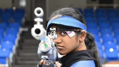 एलेवनिल वलारिवन एशियाई एयर राइफल चैम्पियनशिप में गोल्ड जीतती हुई