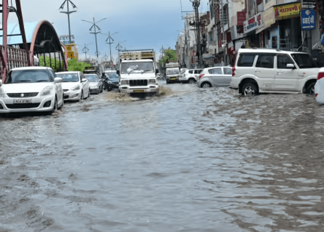 लगातार बारिश से राजस्थान के कई जिलों में जनजीवन पटरी से उतरा