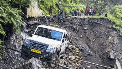 हिमाचल प्रदेश में भारी बारिश से सड़कें बंद और जनजीवन अस्त-व्यस्त