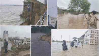 तेलंगाना में भारी बारिश से जलमग्न सड़कें और राहत कार्य चलाते अधिकारी”