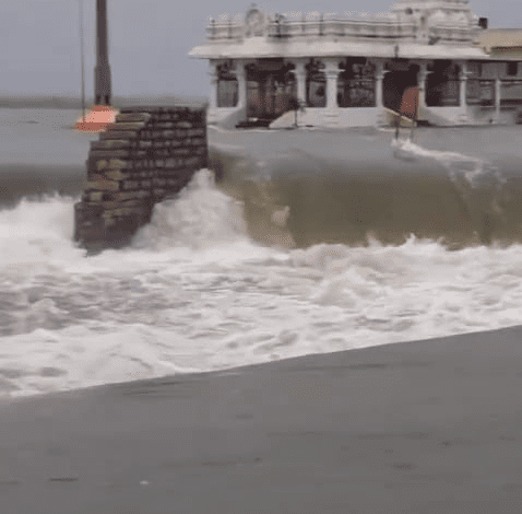 कामारेड्डी-निजामाबाद में मूसलाधार बारिश से जलभराव का दृश्य