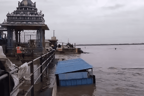 मुलुगु जिले में गोडावरी नदी का जलस्तर बढ़ने से बाढ़ की चेतावनी