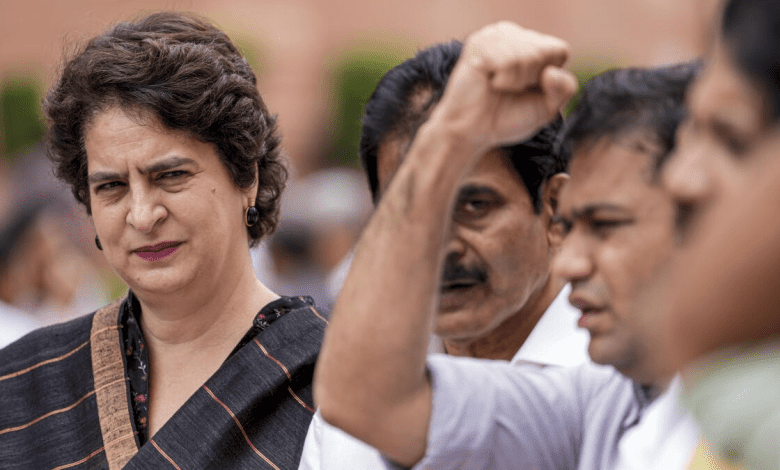 प्रियंका गांधी संसद में राहुल गांधी की टिप्पणी पर प्रतिक्रिया देती हुई