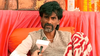 मराठा आरक्षण आंदोलन का दूसरा दिन, जरांगे की सरकार को समुदाय के धैर्य की परीक्षा न लेने की चेतावनी