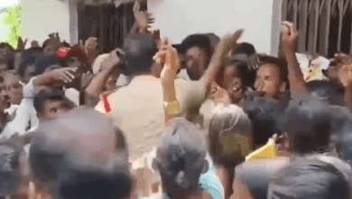 यूरिया लेने पहुंचे किसान को सब-इंस्पेक्टर ने मारा थप्पड़