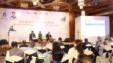 खेल मंत्री मनसुख मांडविया खेल सामग्री निर्माण नीति की घोषणा करते हुए।