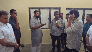 विधायक राजा सिंह गोशामहल में विकास कार्यों का निरीक्षण करते हुए