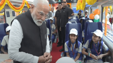 प्रधानमंत्री नरेन्द्र मोदी बेंगलुरु मेट्रो येलो लाइन का उद्घाटन करते हुए