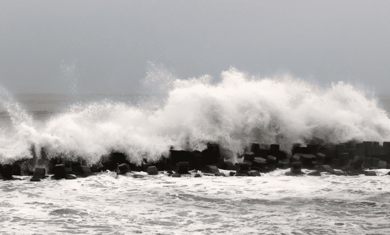 तूफान पोडुल से ताइवान में भारी बारिश और तेज हवाओं का कहर