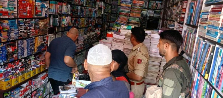 प्रतिबंधित किताबों की तलाश में पुलिस की छापेमारी