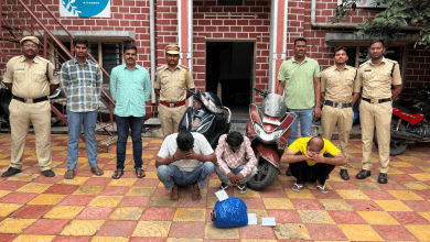 धूलपेट में ड्रग्स तस्करी का आरोप – तीन गिरफ्तार, नशीले पदार्थ जब्त