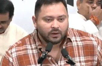 SIR विवाद पर चुनाव आयोग को घेरते तेजस्वी यादव