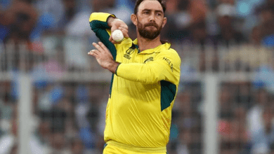 ग्लेन मैक्सवेल पावरप्ले में स्पिन गेंदबाजी सुधारते हुए