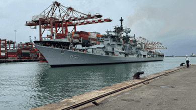 भारत और श्रीलंका नौसैनिक जहाज संयुक्त अभ्यास करते हुए