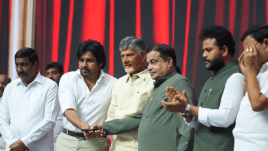 नितिन गडकरी और चंद्रबाबू नायडू राष्ट्रीय राजमार्ग परियोजनाओं का उद्घाटन करते हुए