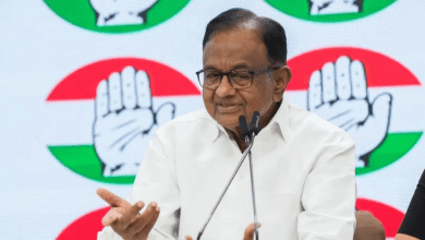 पी. चिदंबरम चुनाव आयोग की भूमिका पर सवाल उठाते हुए प्रेस कांफ्रेंस में