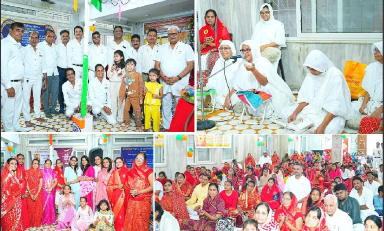 महावीर भवन में जिनेश्वर मंडल स्थापना दिवस और पद्मावती पूजन