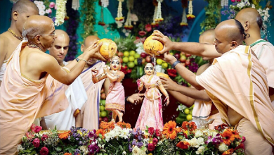 हरे कृष्ण स्वर्ण मंदिर में जन्माष्टमी पर भव्य श्रृंगार और अभिषेक
