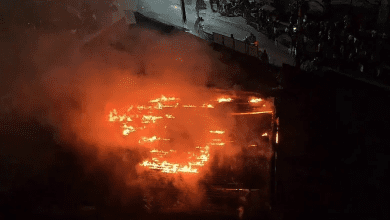 अग्नि दुर्घटना में तीन दुकानें जलकर खाक, फायर ब्रिगेड का रेस्क्यू