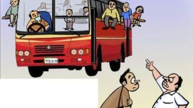 मूंछों पर अड़ गया लड़का, टिकट को लेकर दी अनोखी दलील