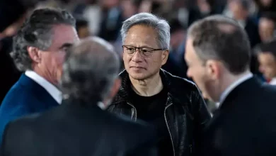 अमेरिका ने चीन को H20 चिप्स बेचने की अनुमति दी, एनवीडिया व एएमडी अपनी बिक्री का 15% अमेरिकी सरकार को देंगे। यह सौदा निर्यात लाइसेंस की शर्त पर हुआ।